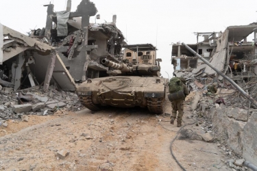 Xe tăng Israel tìm cách bao vây thành phố lớn nhất Gaza