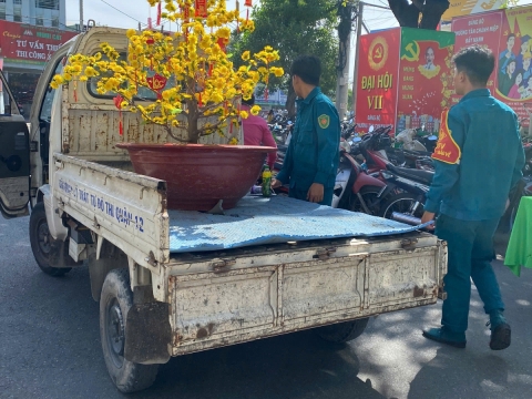 TRAO TẶNG QUÀ TẾT CHO CÁC HỘ GIA ĐÌNH CÓ HOÀN CẢNH KHÓ KHĂN 